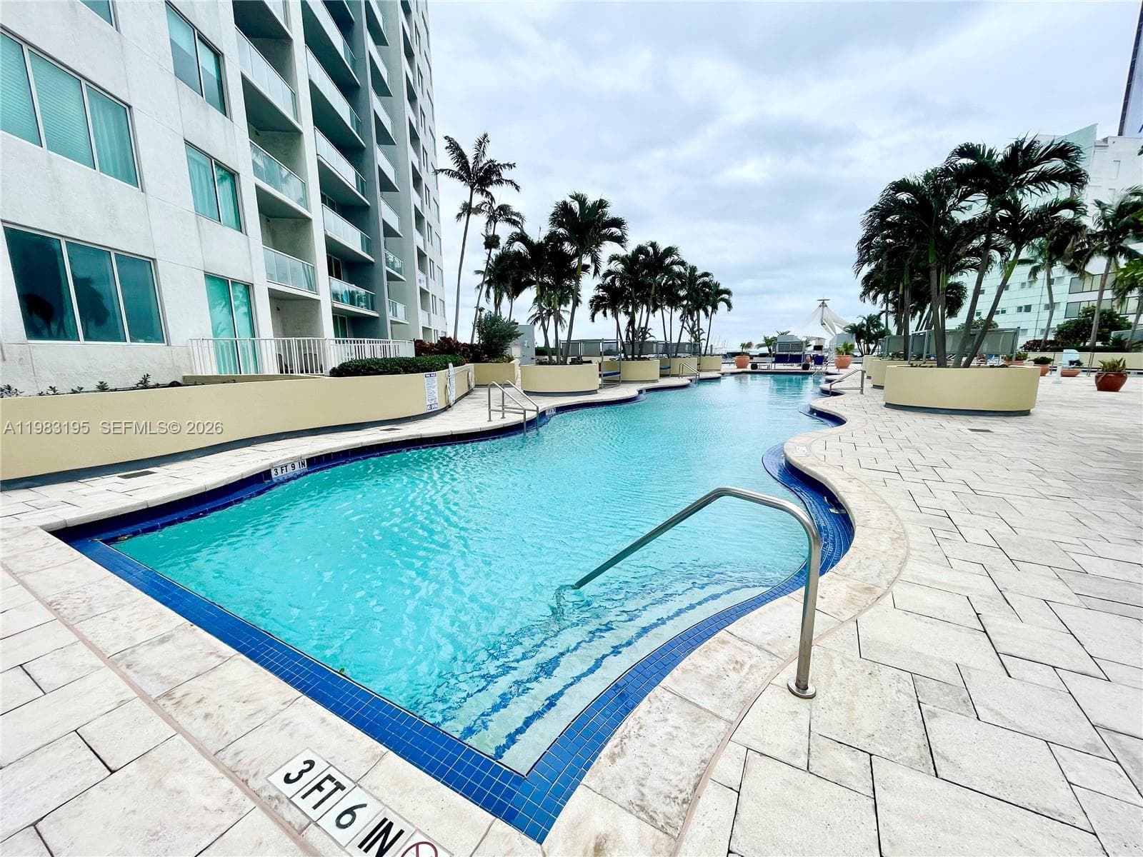 253 NE 2nd St # 2506, Miami FL 33132 — 37