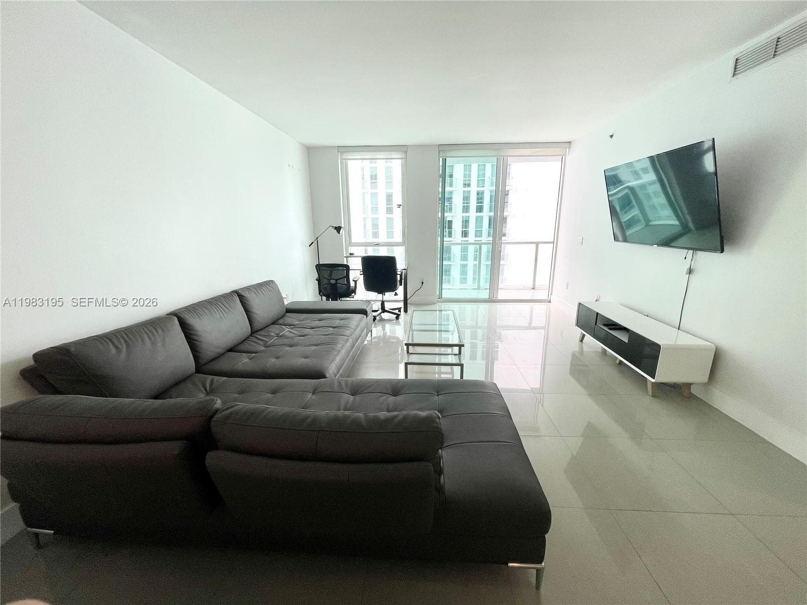 253 NE 2nd St # 2506, Miami FL 33132 — 11
