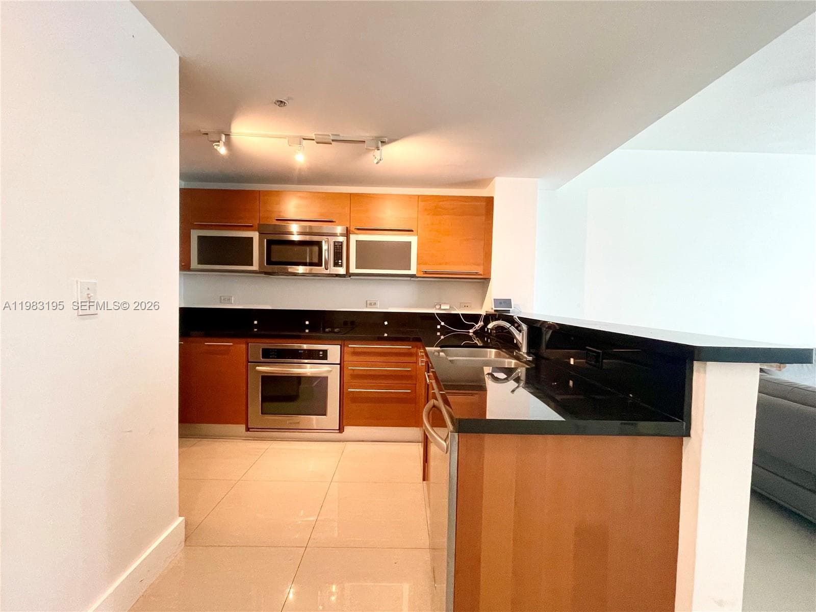 253 NE 2nd St # 2506, Miami FL 33132 — 19