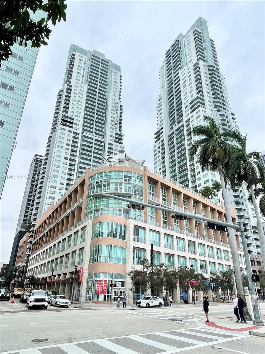 253 NE 2nd St # 2506, Miami FL 33132 — 64