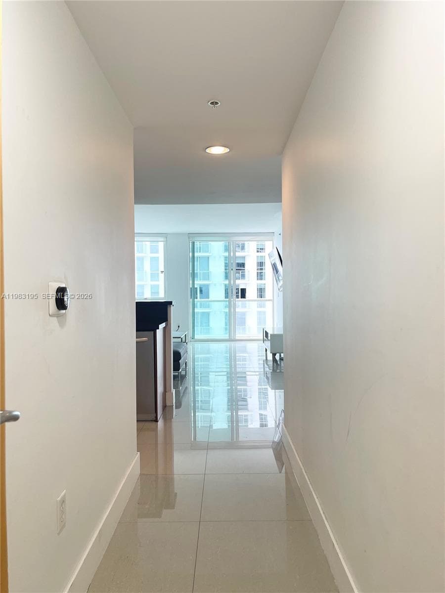 253 NE 2nd St # 2506, Miami FL 33132 — 21
