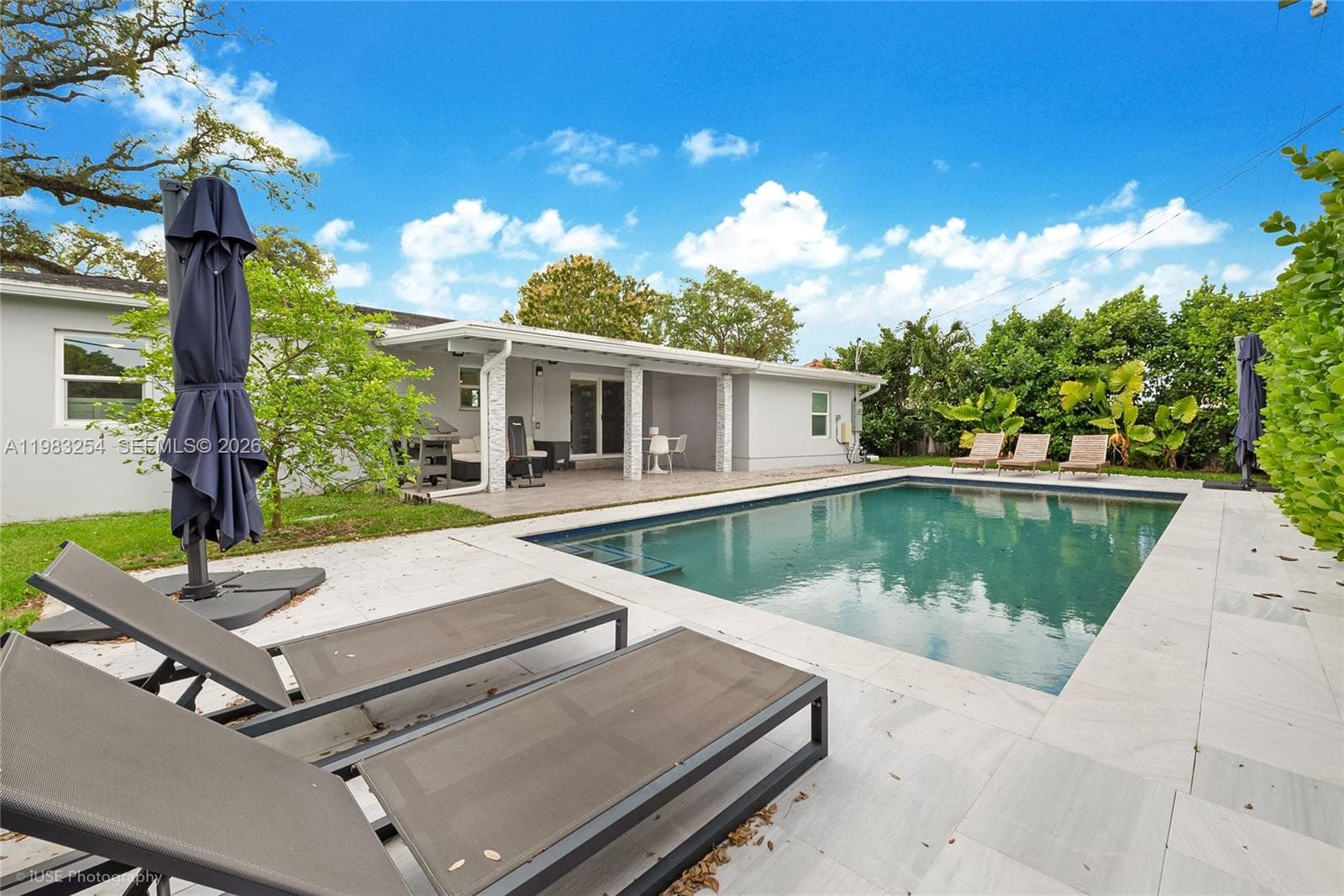 7235 SW 39th St, Miami FL 33155 — 1