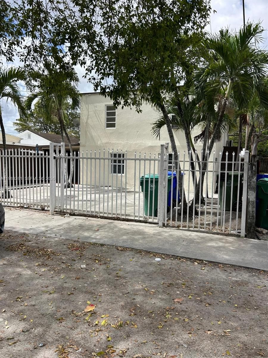 2908 NW 14 ct # 1, Miami FL 33142 — 1
