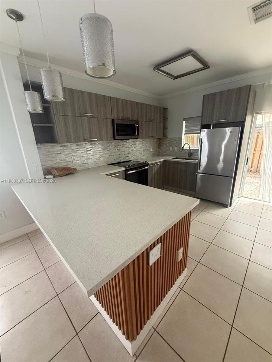 10776 NW 83rd Ter # 19, Doral FL 33178 — 3