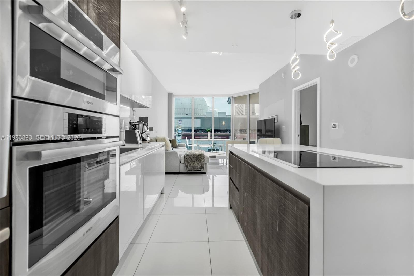 851 NE 1st Ave # 806, Miami FL 33132 — 2