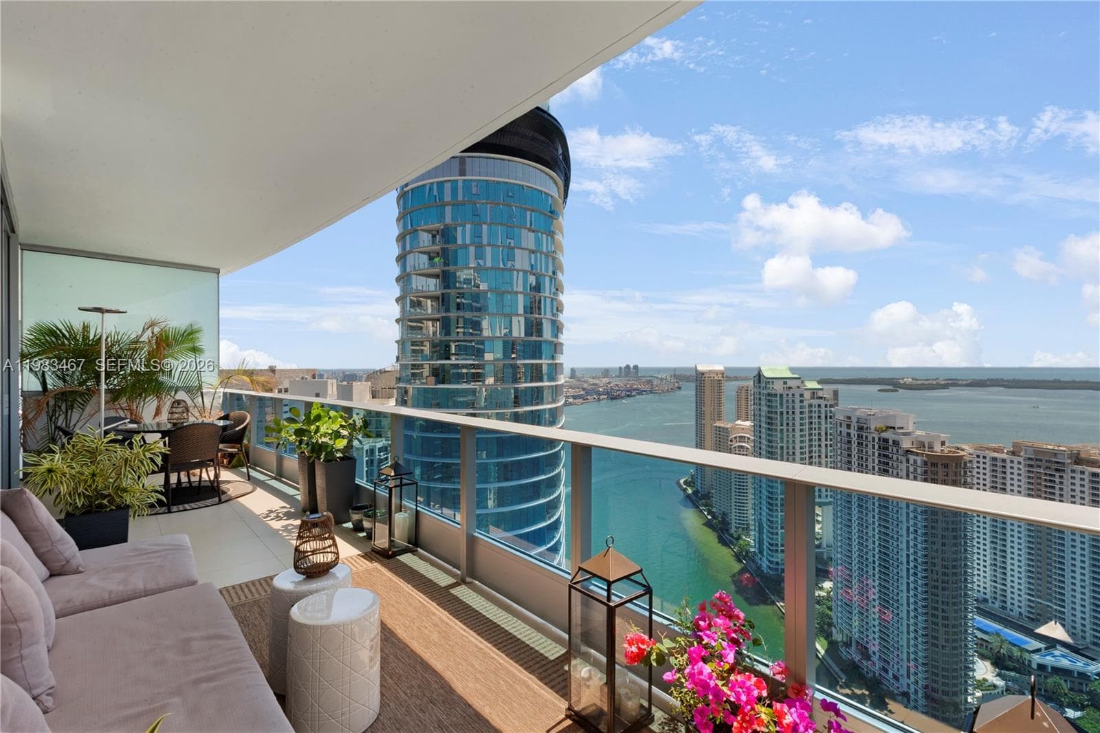 200 Biscayne Boulevard Way # 4907, Miami FL 33131 — 1
