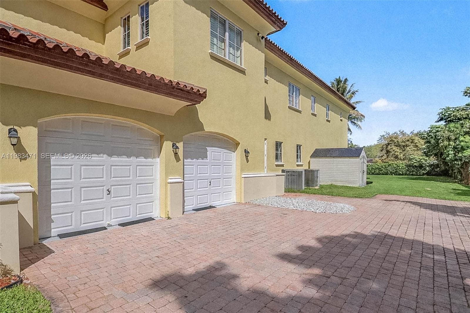6075 SW 85th Ave, Miami FL 33143 — 42