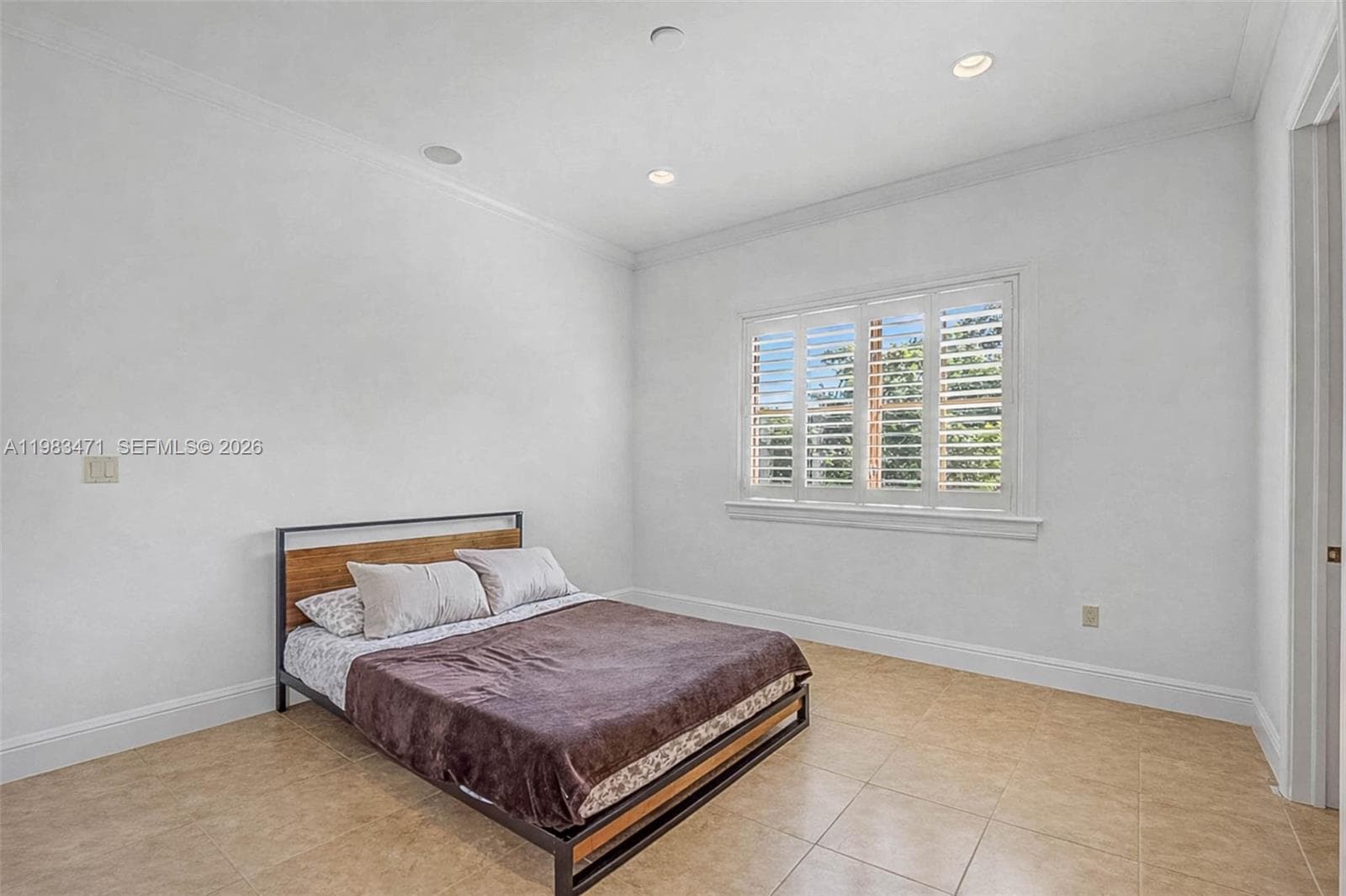 6075 SW 85th Ave, Miami FL 33143 — 32
