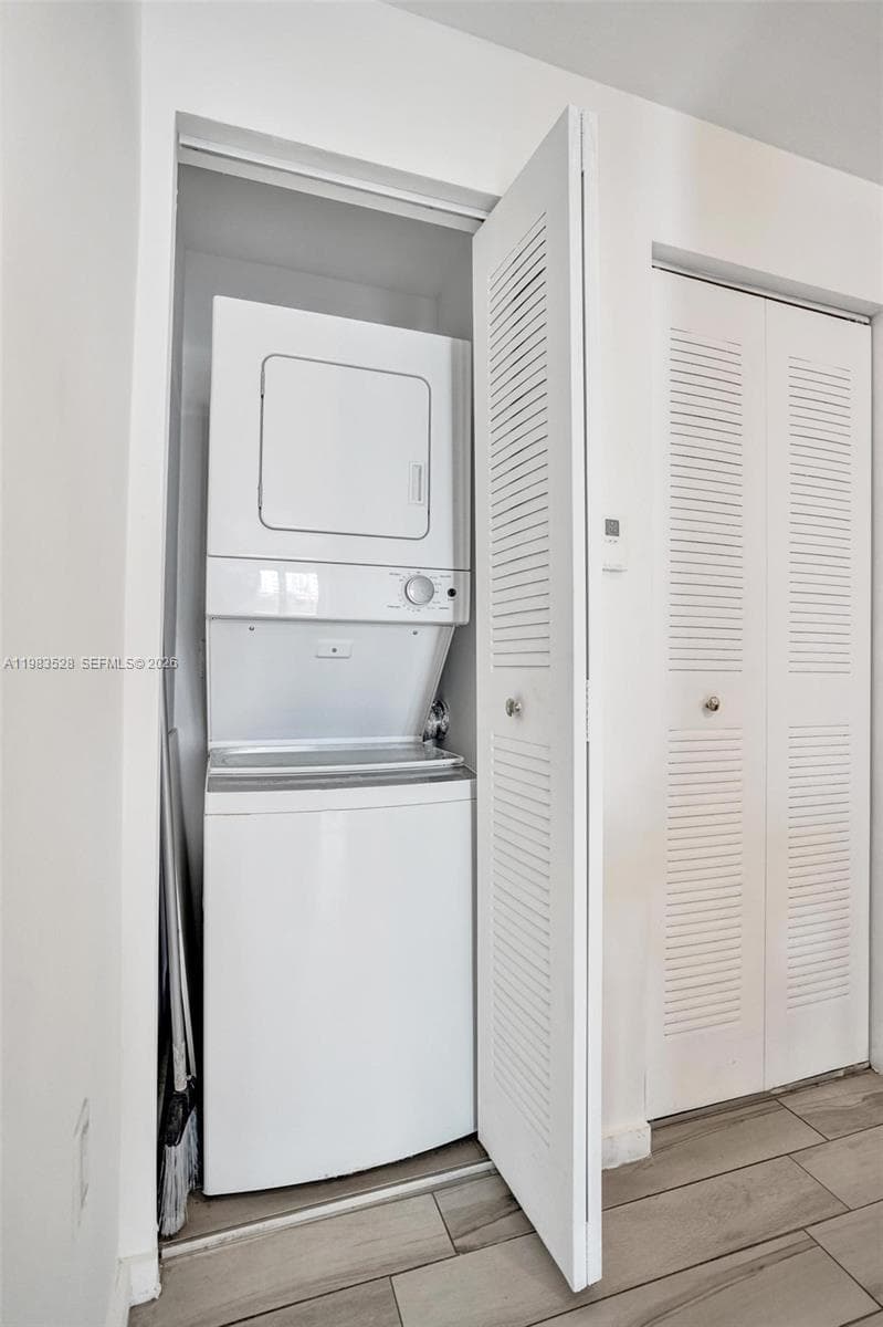 481 NE 29th St # 702, Miami FL 33137 — 21