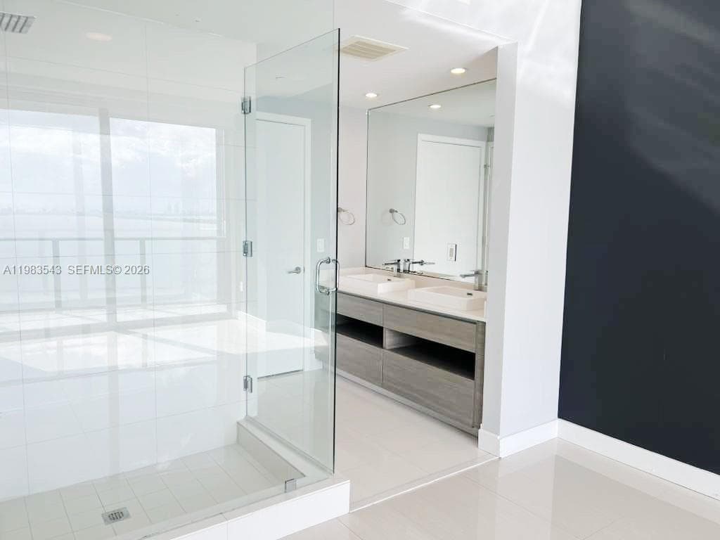 460 NE 28th St # 1407, Miami FL 33137 — 29