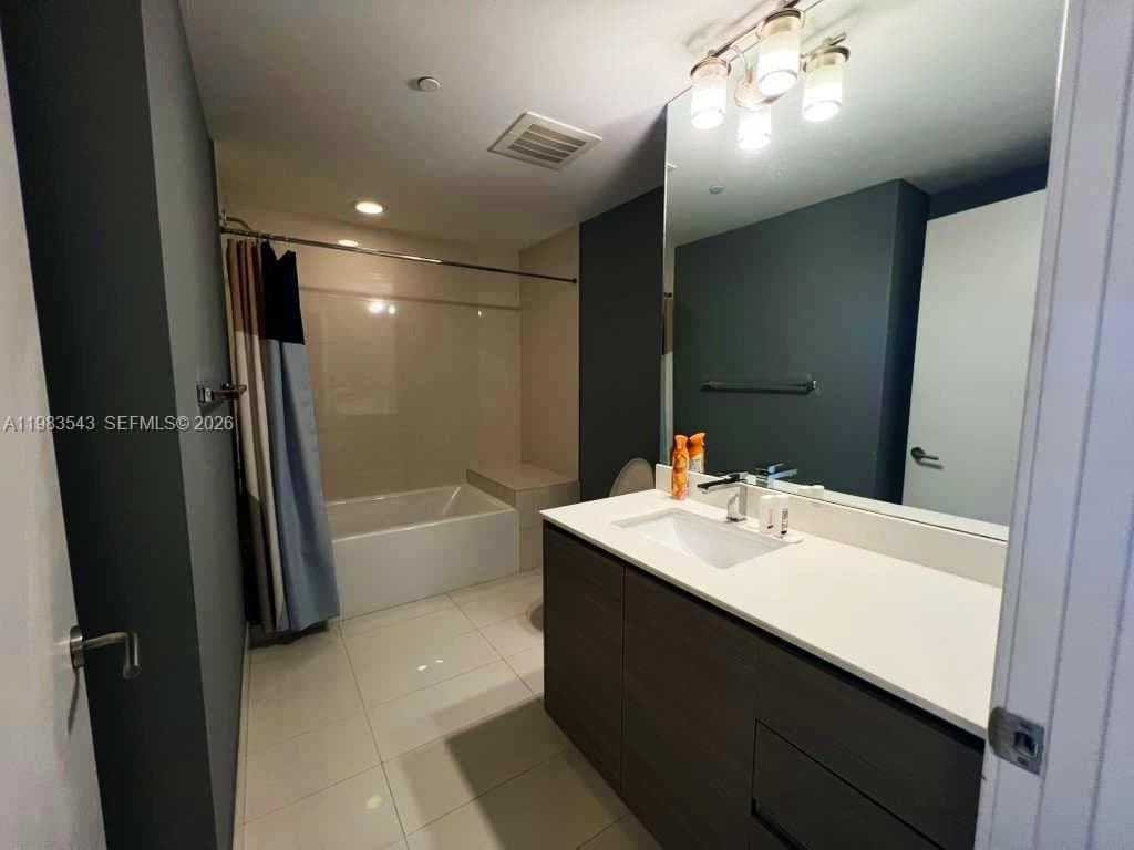 460 NE 28th St # 1407, Miami FL 33137 — 25