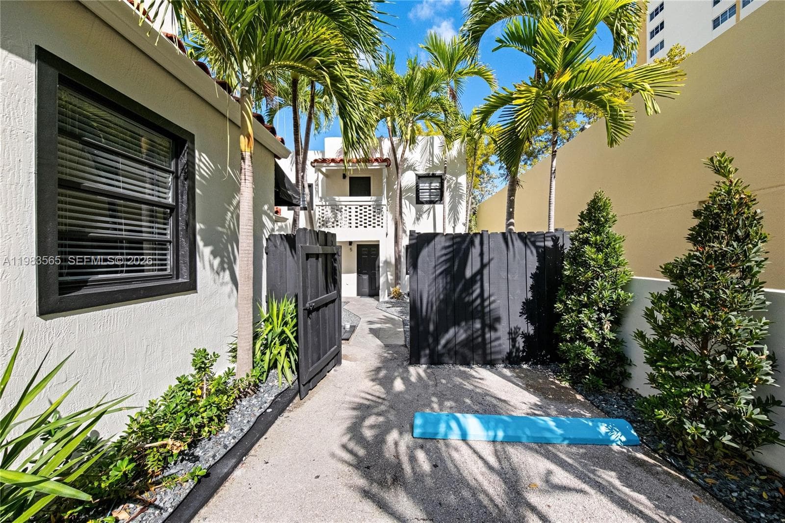 237 38th St # 4, Miami Beach FL 33140 — 18