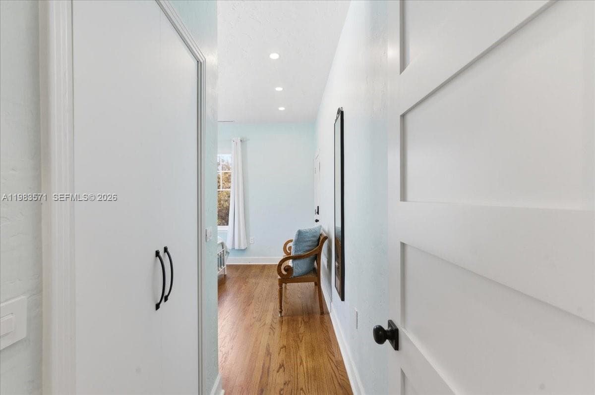 2463 Pine Tree Dr PH, Miami Beach FL 33140 — 23