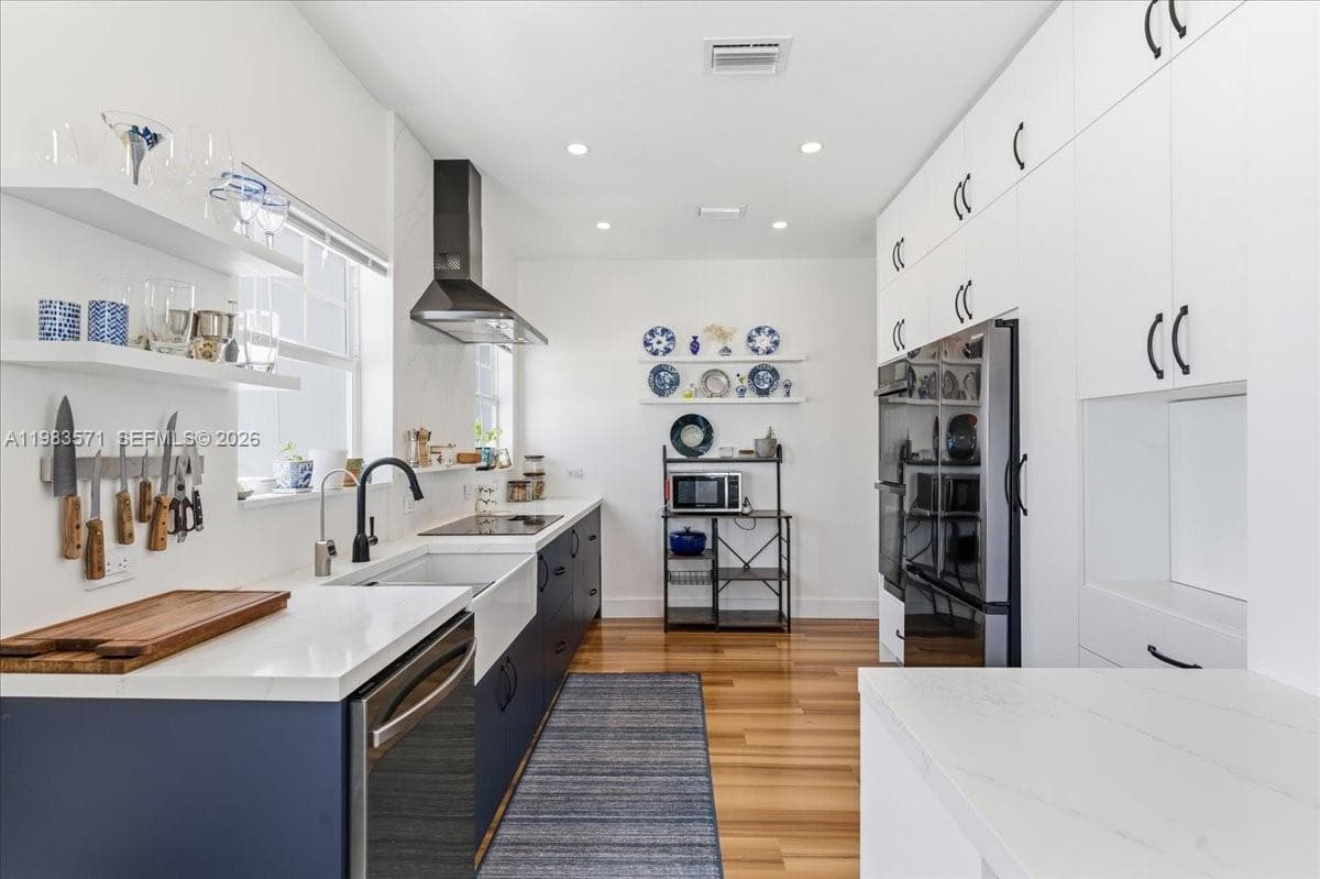 2463 Pine Tree Dr PH, Miami Beach FL 33140 — 7