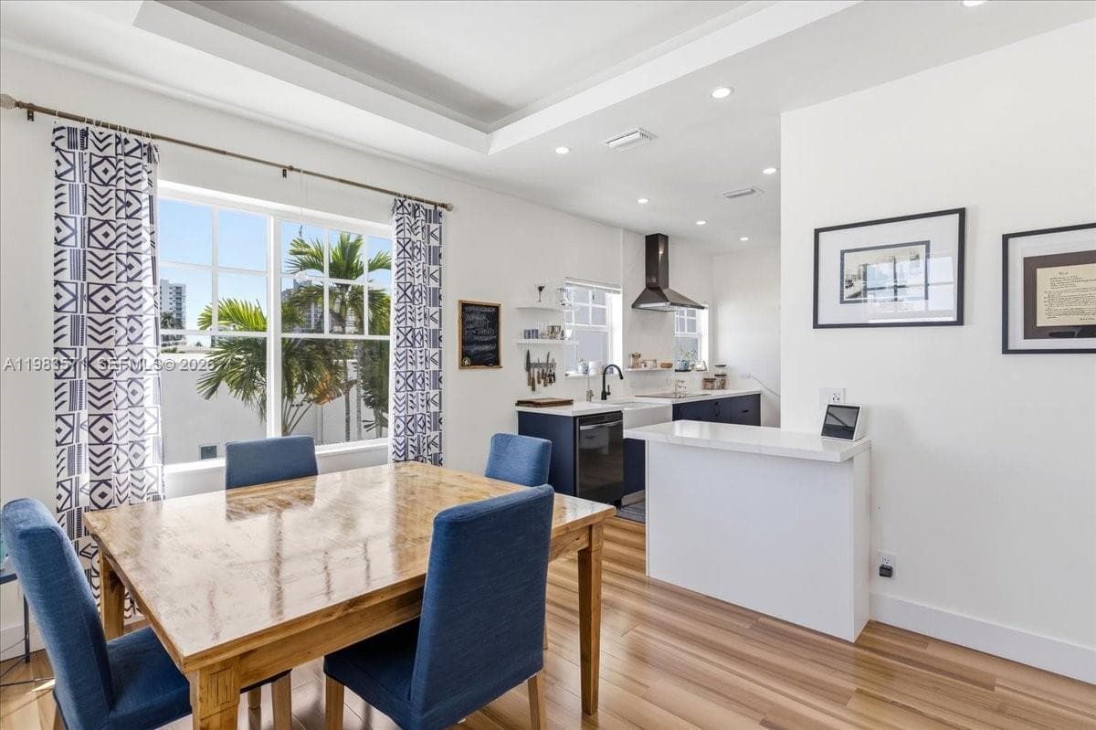 2463 Pine Tree Dr PH, Miami Beach FL 33140 — 9