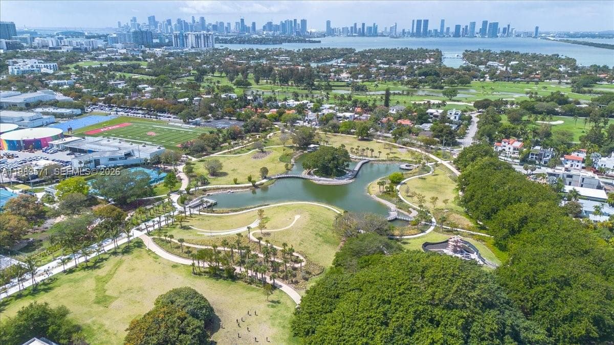 2463 Pine Tree Dr PH, Miami Beach FL 33140 — 30