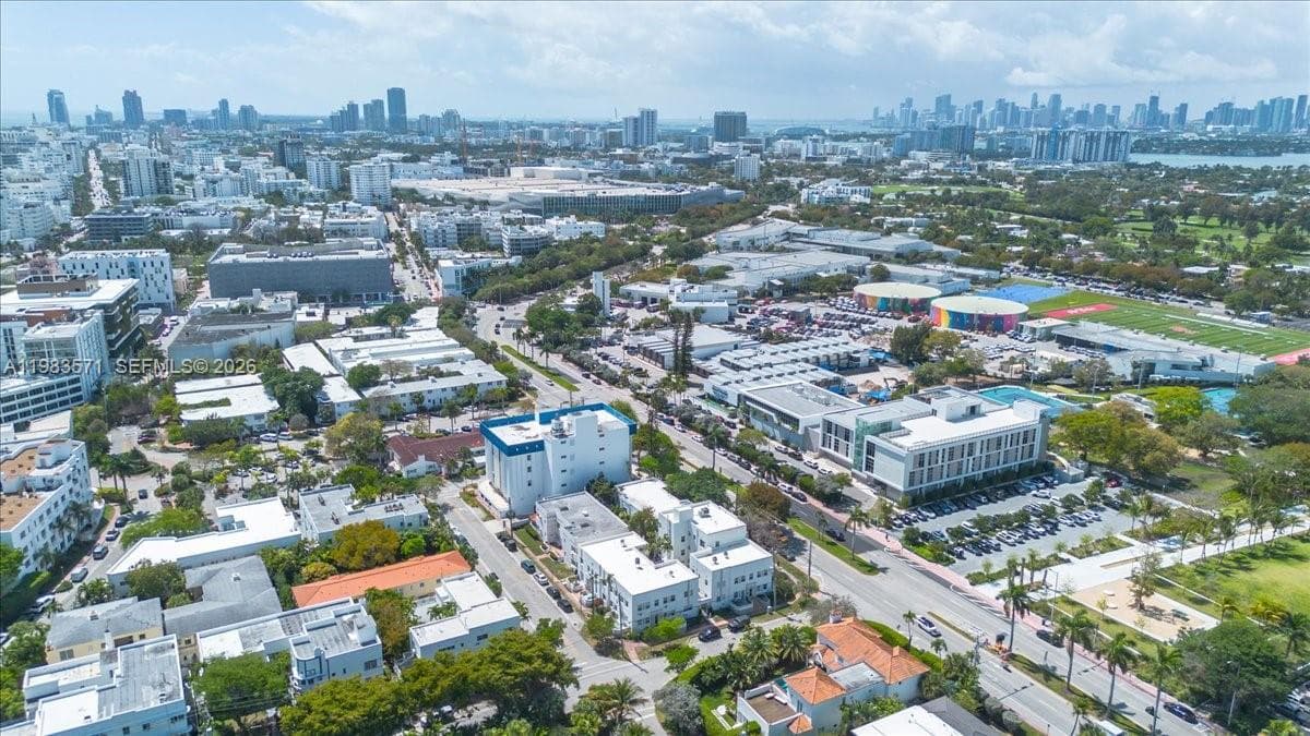 2463 Pine Tree Dr PH, Miami Beach FL 33140 — 31