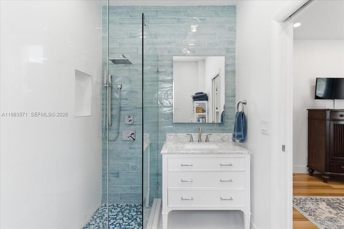 2463 Pine Tree Dr PH, Miami Beach FL 33140 — 21
