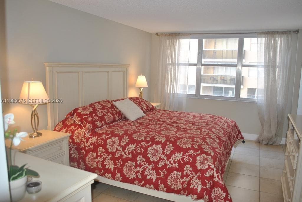 6039 Collins Ave # 1006, Miami Beach FL 33140 — 9