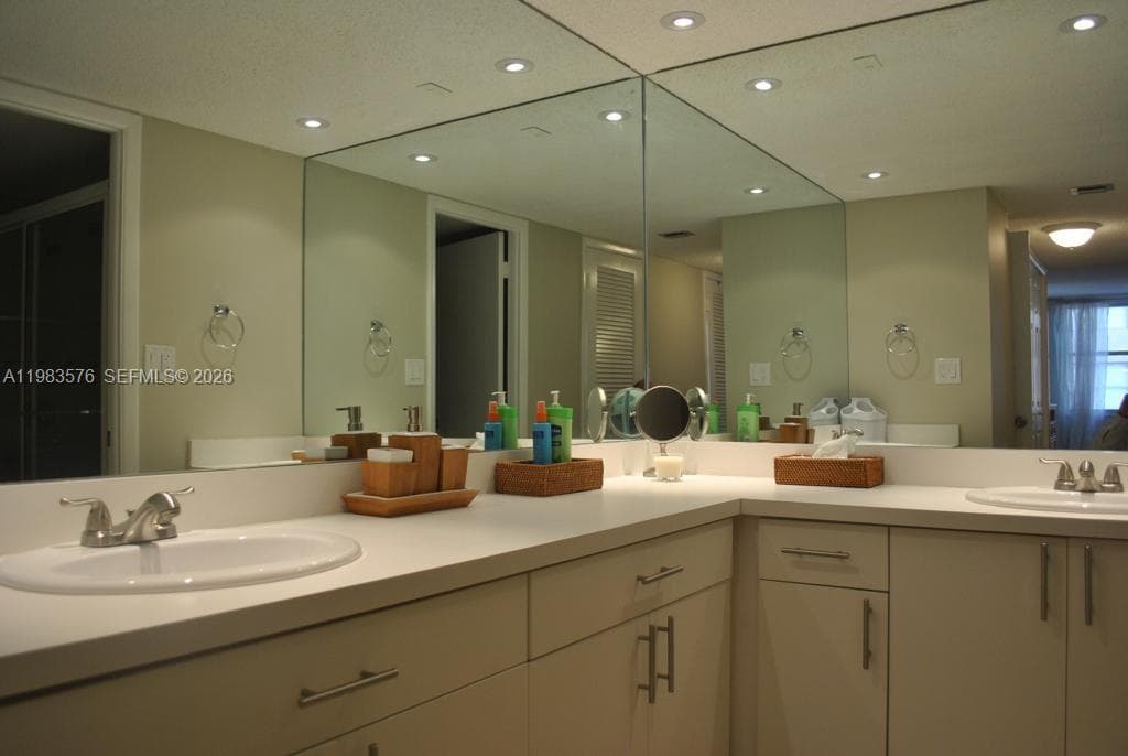 6039 Collins Ave # 1006, Miami Beach FL 33140 — 14
