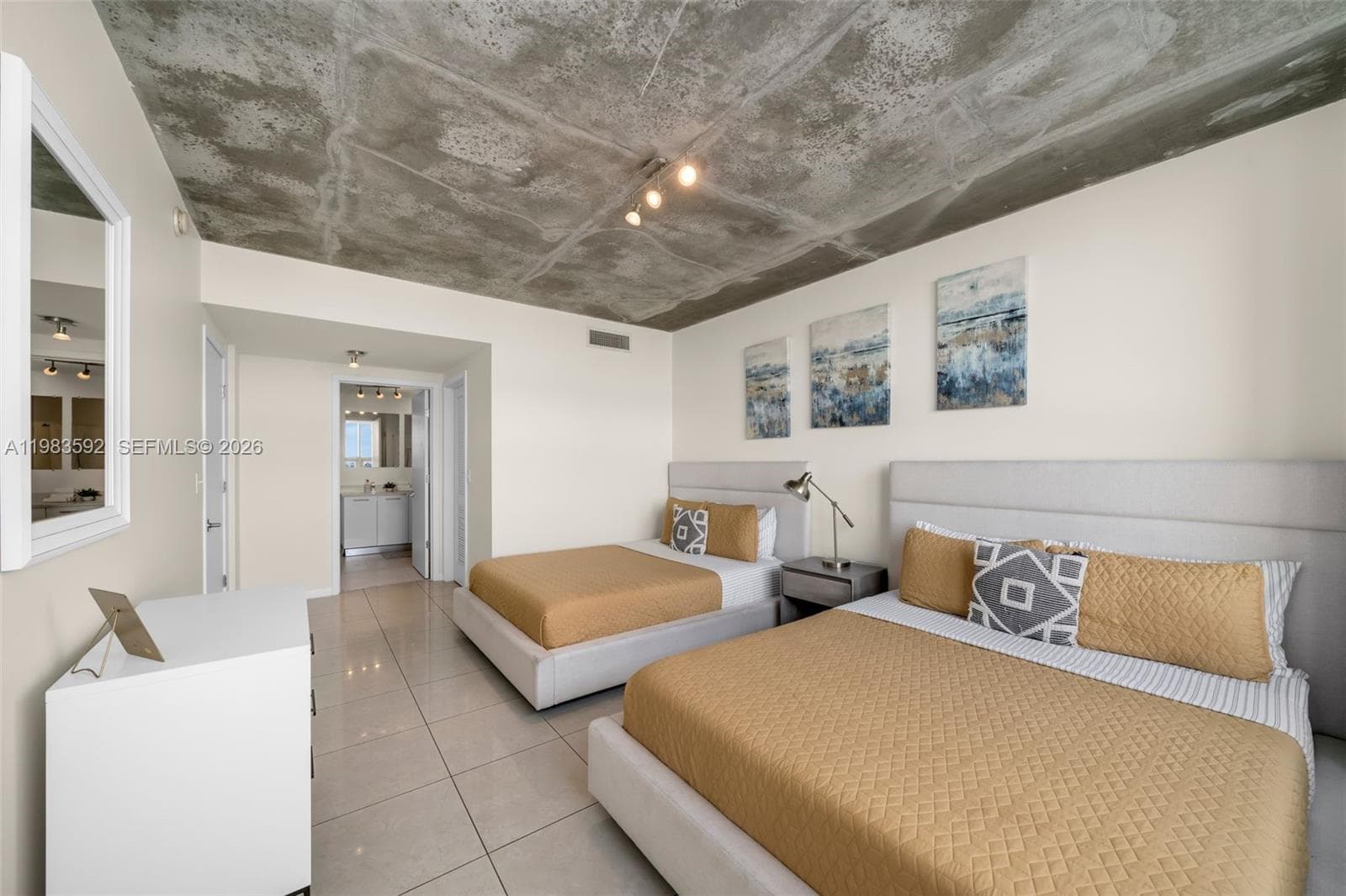 Midblock Miami Condo, Miami, FL — 17