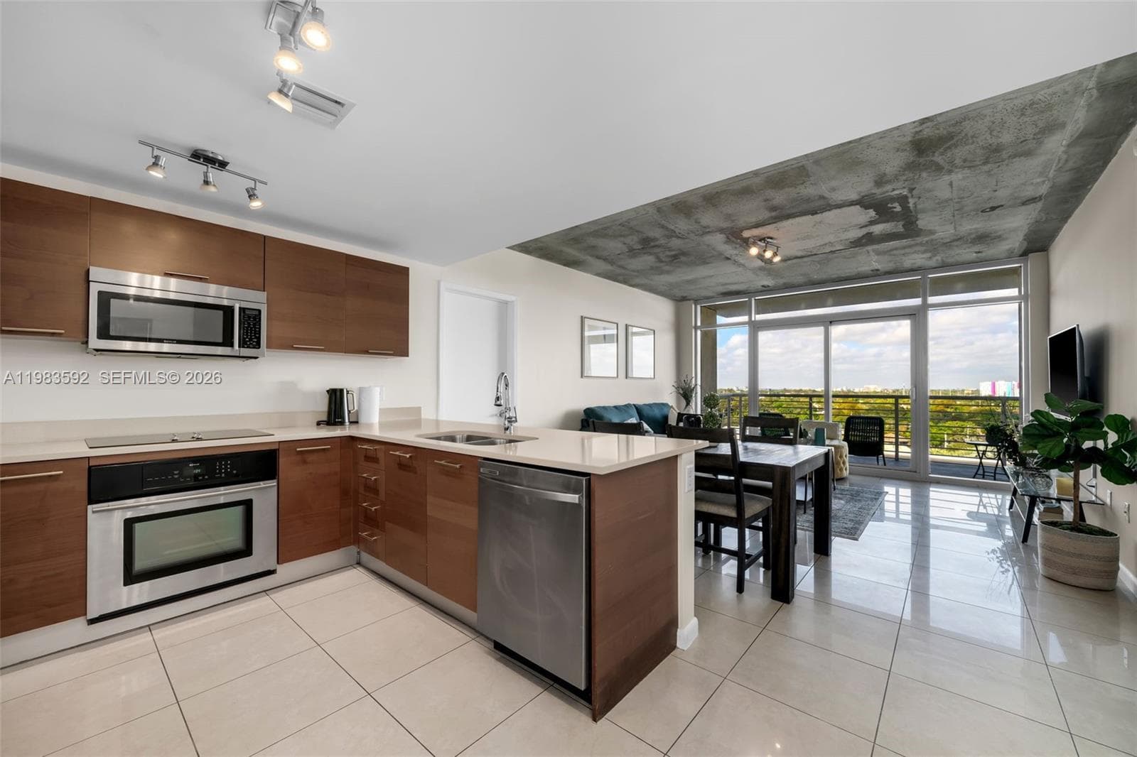 Midblock Miami Condo, Miami, FL — 10