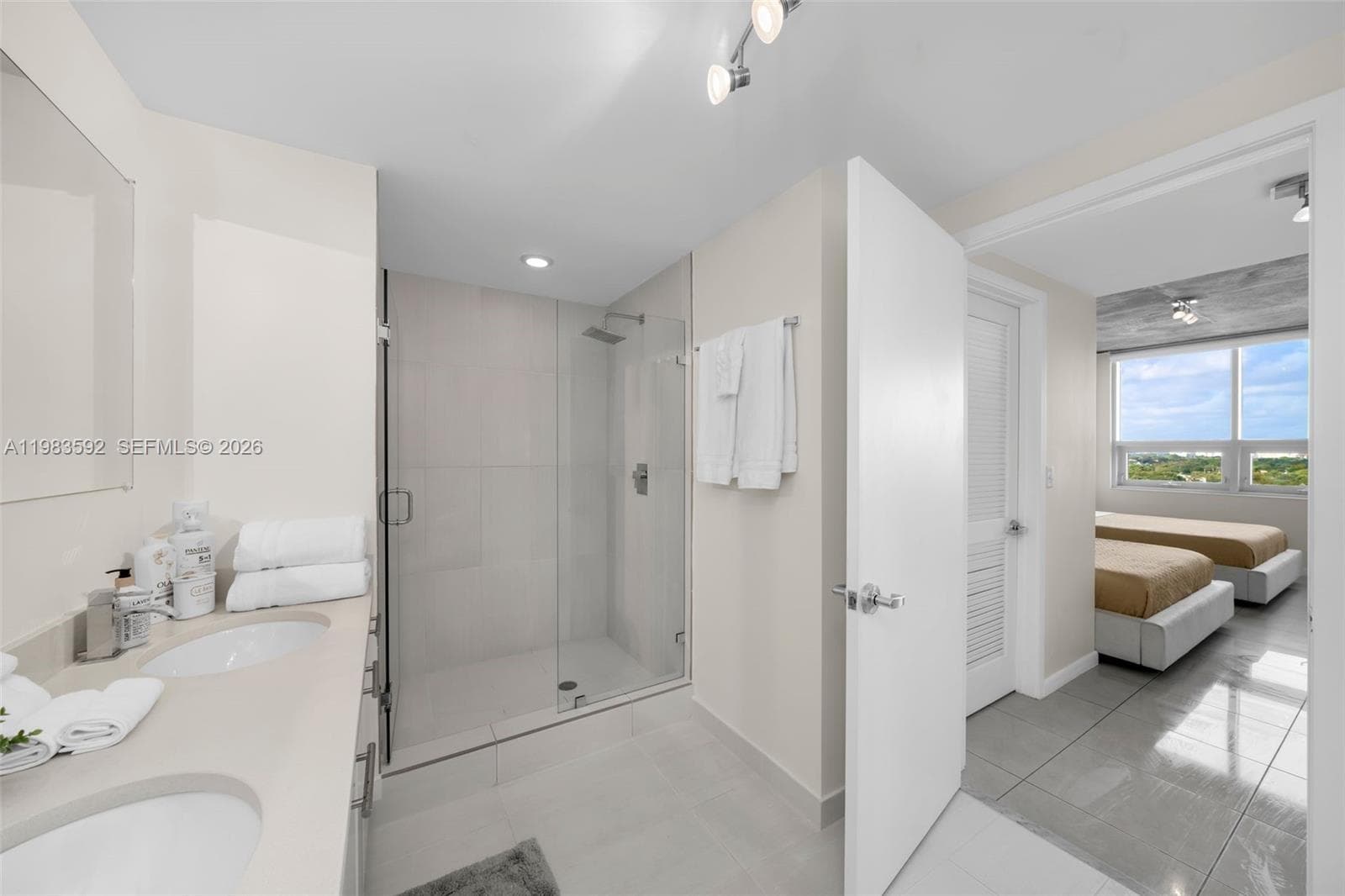 Midblock Miami Condo, Miami, FL — 19