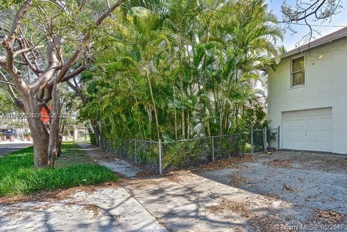 2000 S Miami Ave, Miami FL 33129 — 21