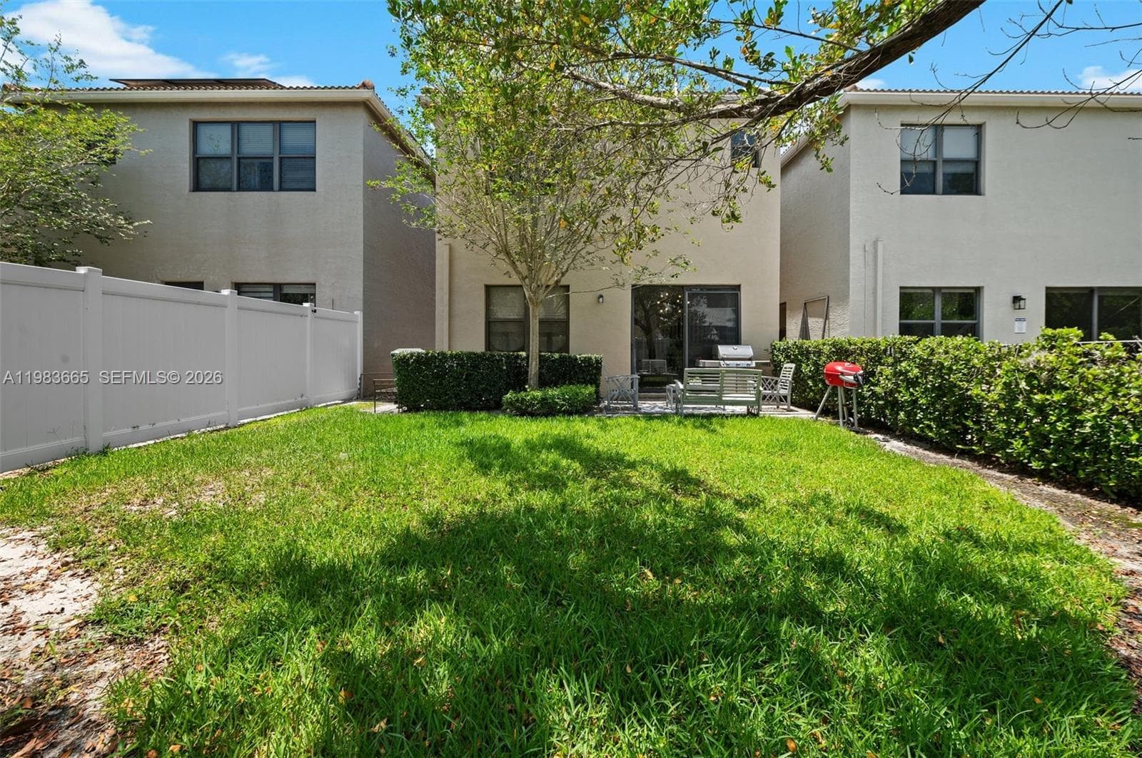 659 NE 191st St, Miami FL 33179 — 25