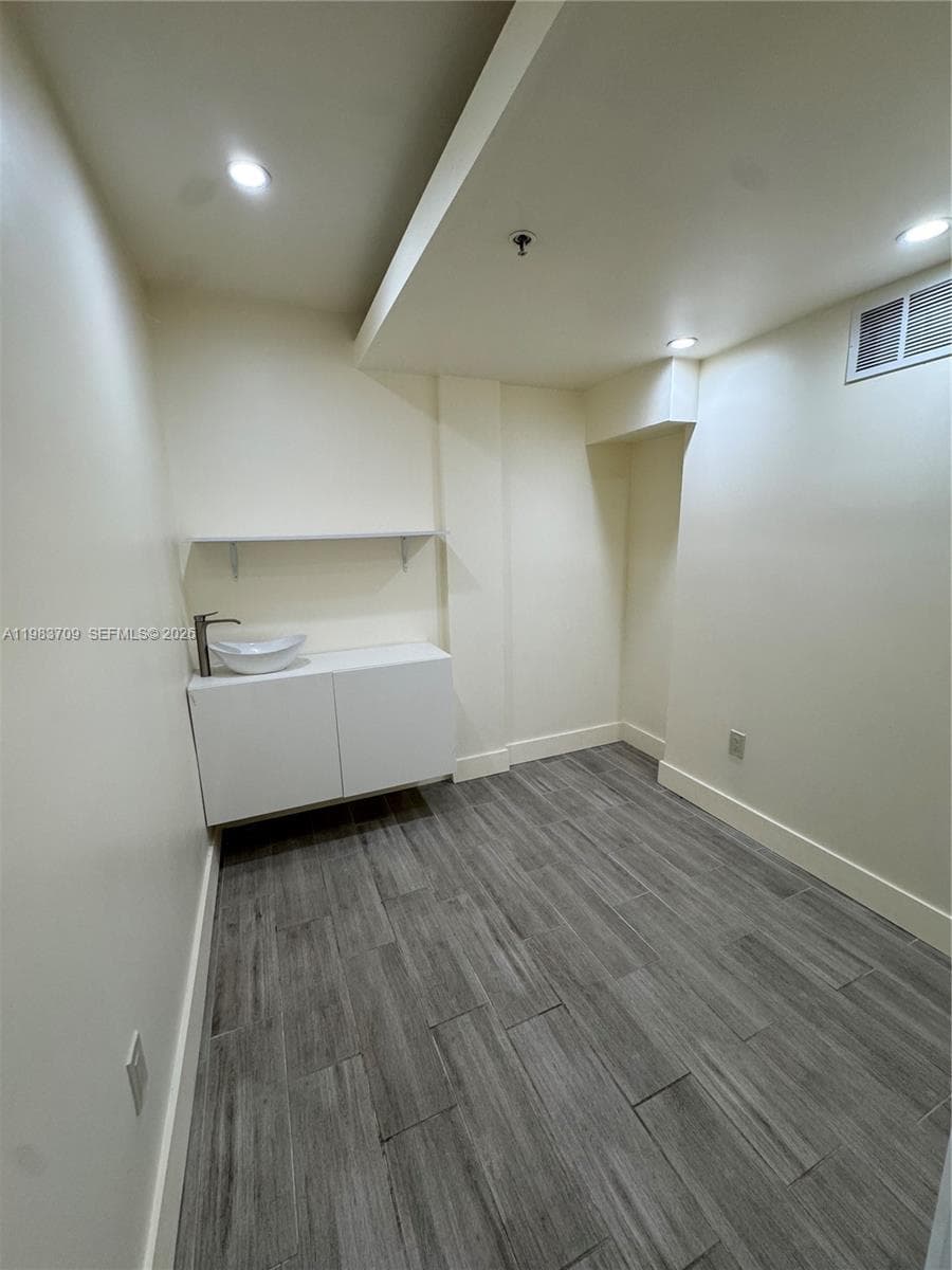 110 Washington Ave # 7, Miami Beach FL 33139 — 10