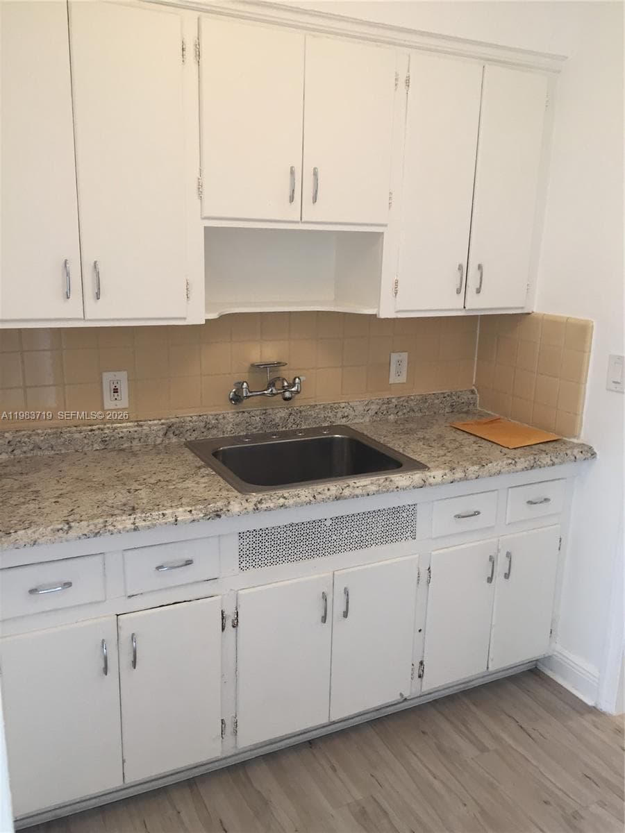 535 74 # 7, Miami Beach FL 33141 — 4