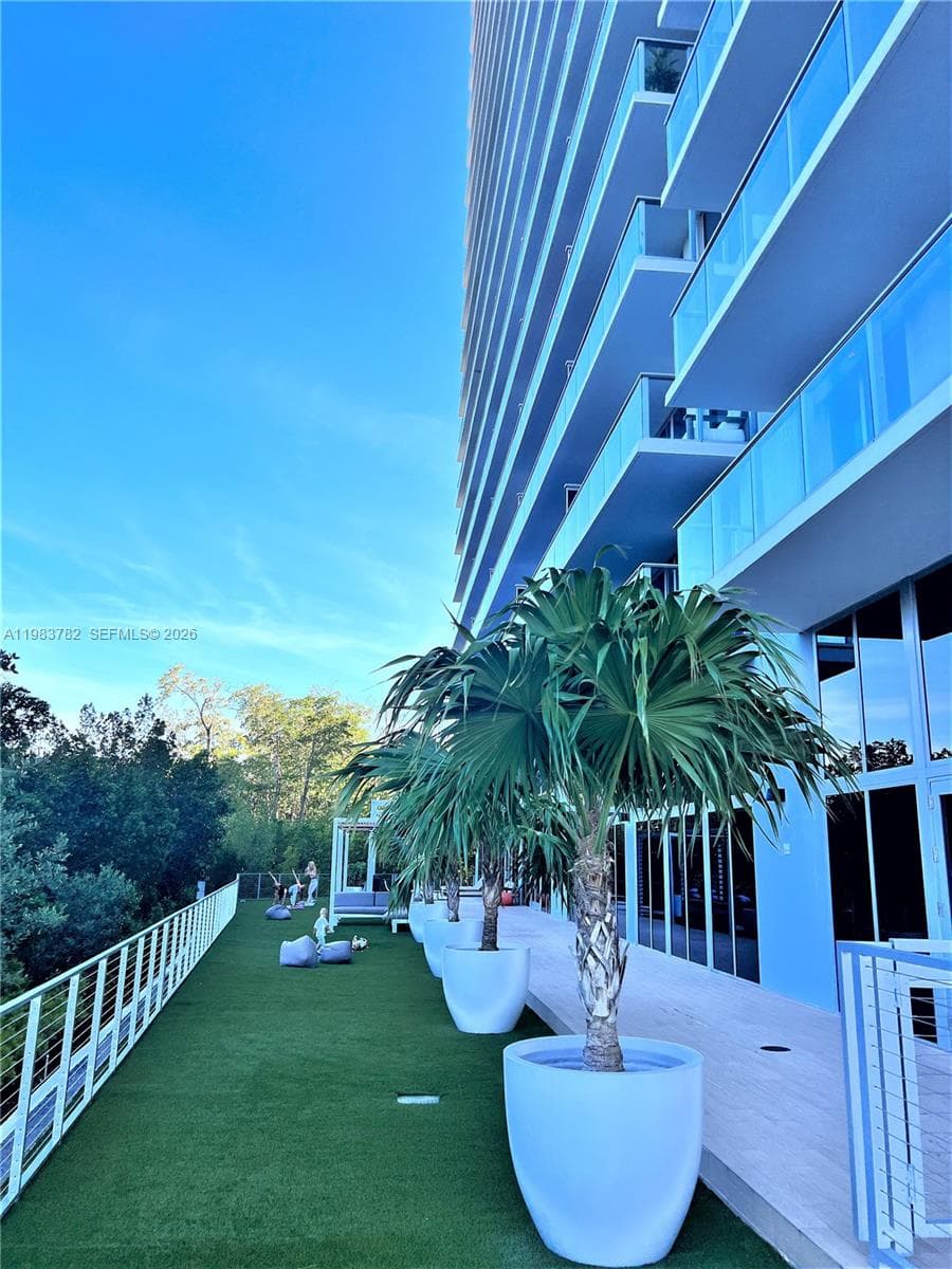 16385 BISCAYNE BLVD # 303, Sunny Isles Beach FL 33160 — 46