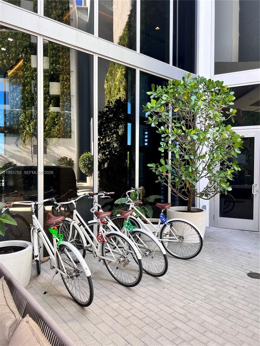 16385 BISCAYNE BLVD # 303, Sunny Isles Beach FL 33160 — 47