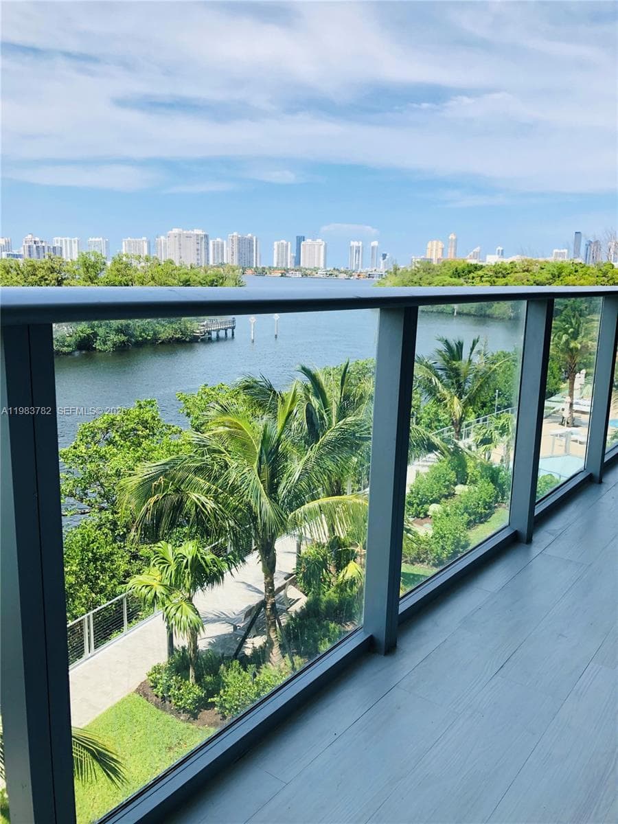 16385 BISCAYNE BLVD # 303, Sunny Isles Beach FL 33160 — 22