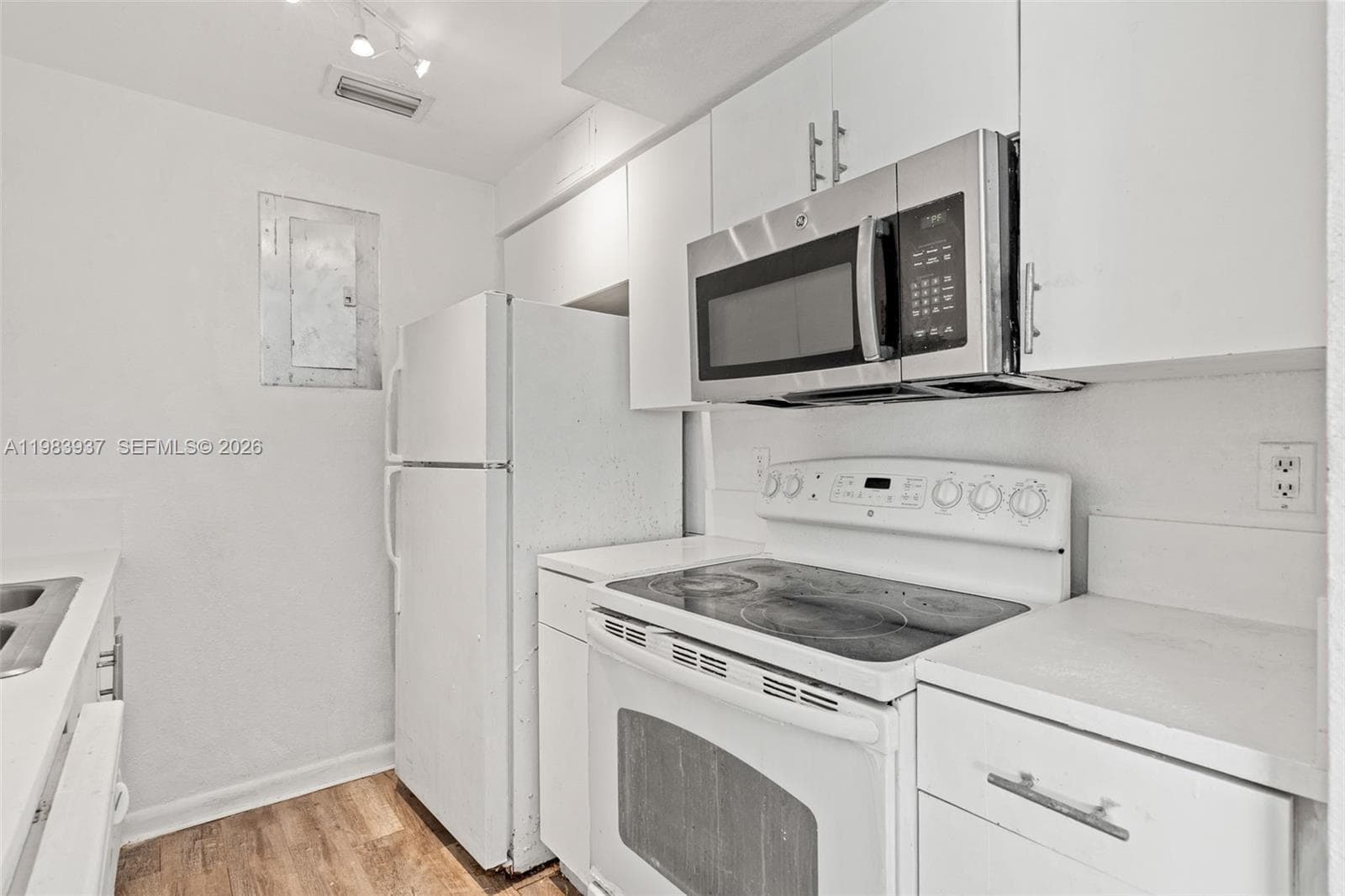 1185 Marseille Dr # 202, Miami Beach FL 33141 — 12