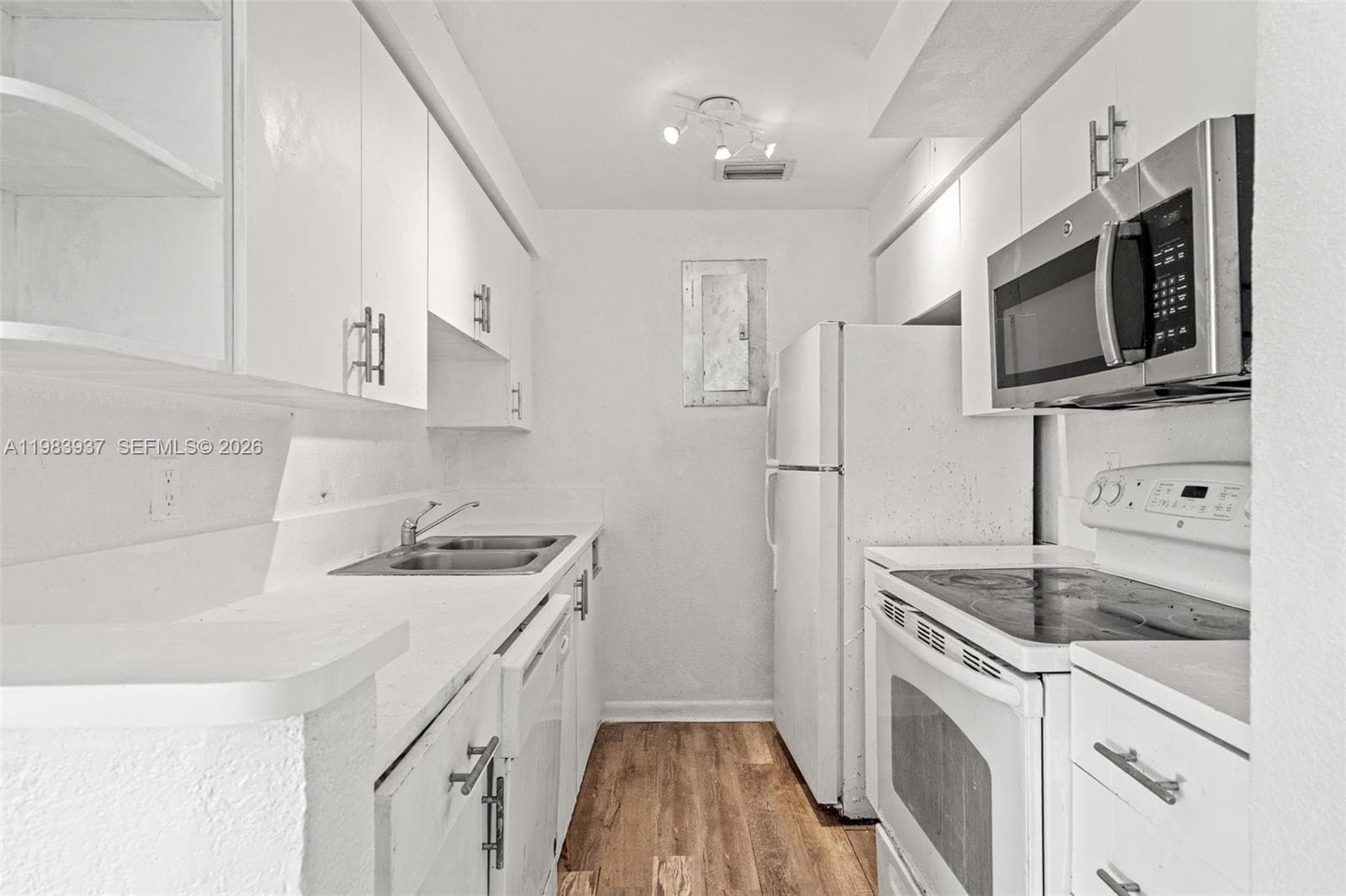 1185 Marseille Dr # 202, Miami Beach FL 33141 — 11