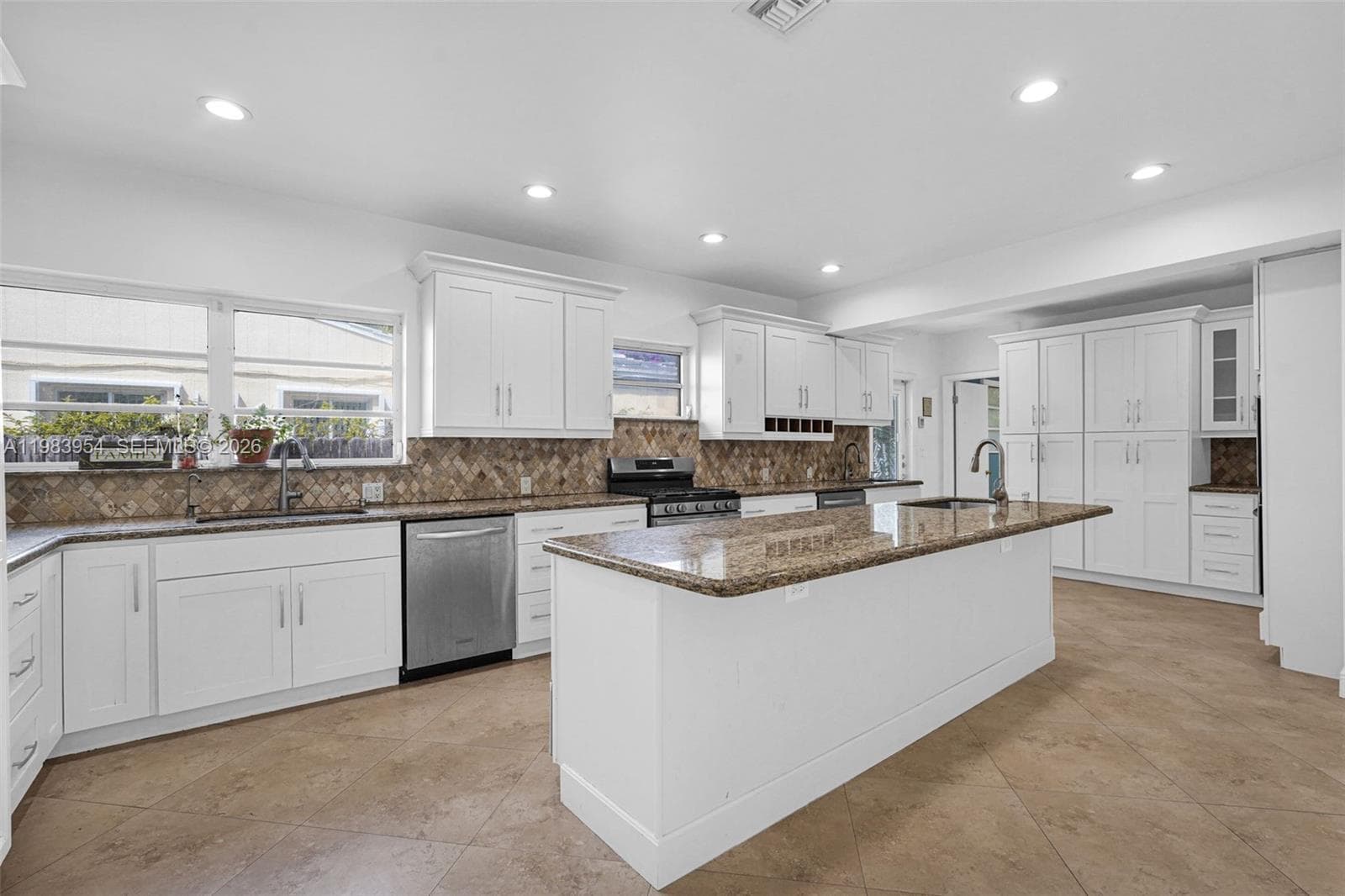 4560 Prairie Ave, Miami Beach FL 33140 — 8