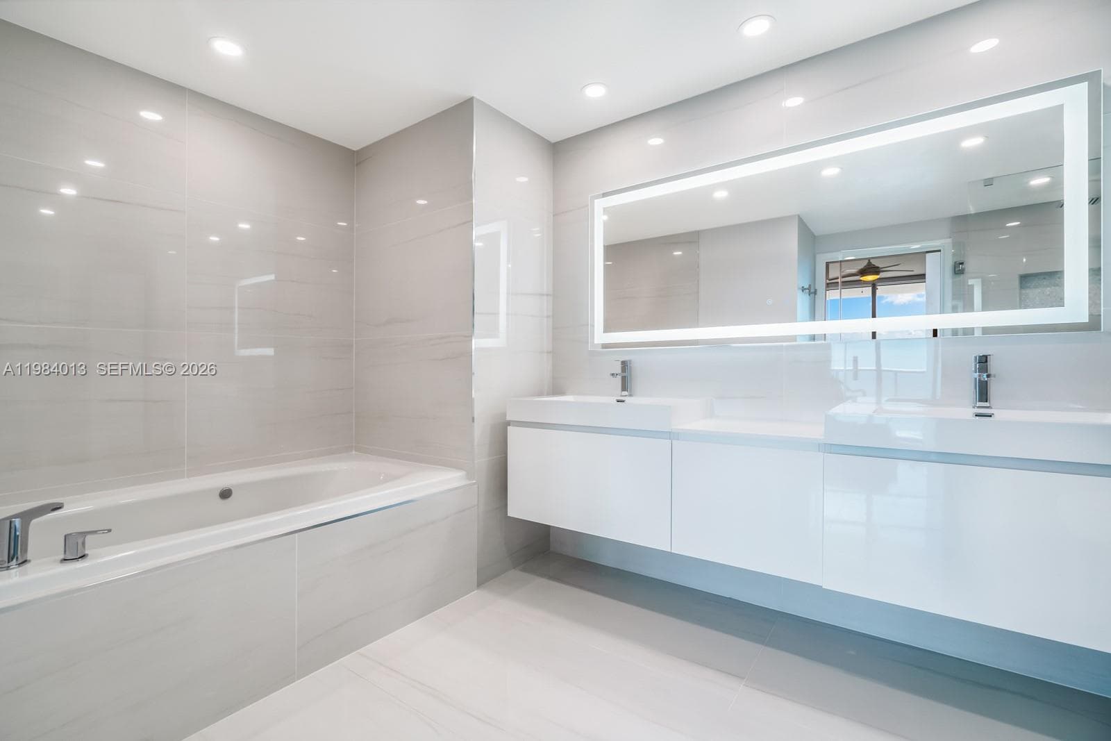6799 Collins Ave # 1404, Miami Beach FL 33141 — 11
