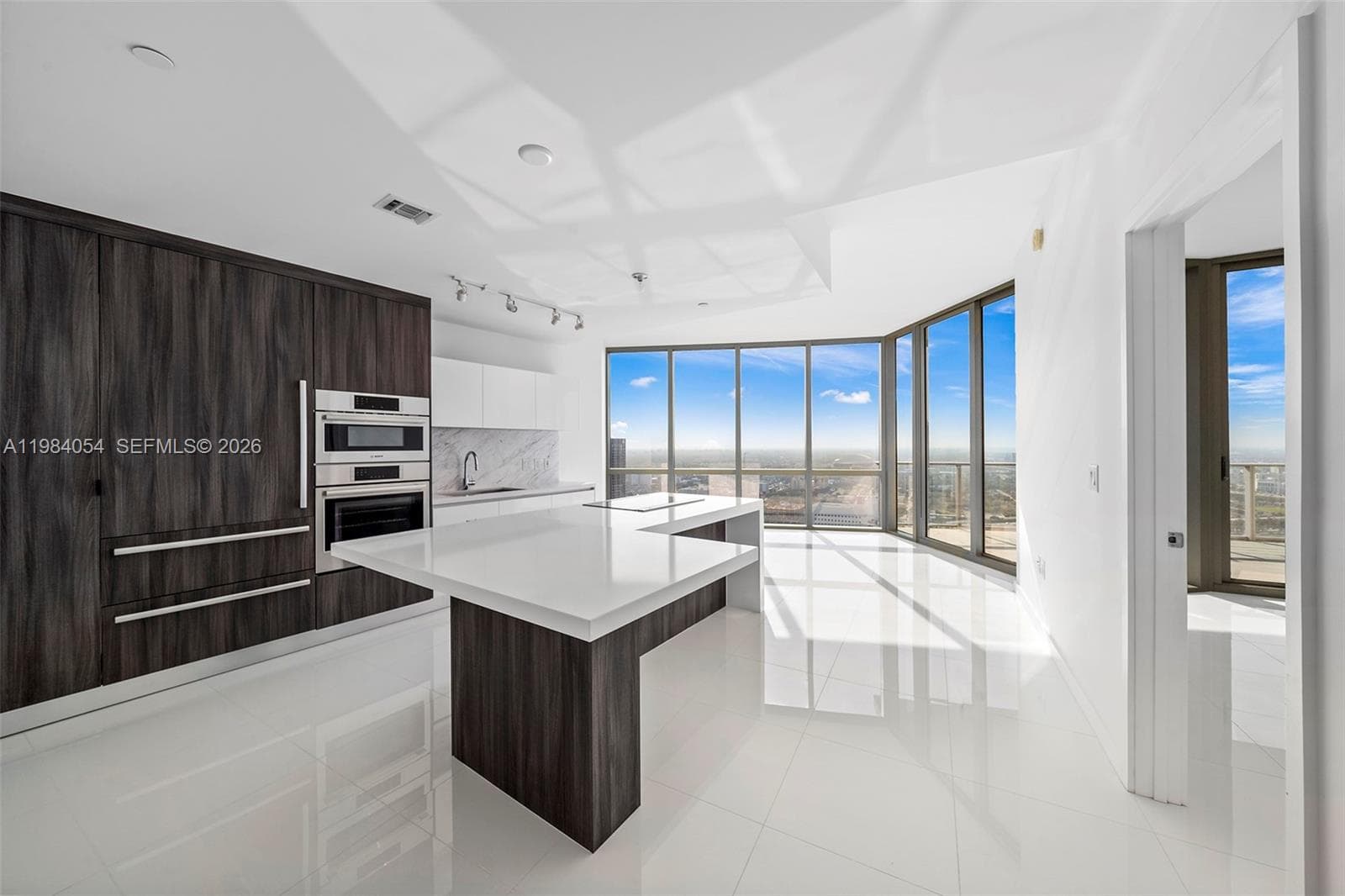 851 NE 1st Ave # 4010, Miami FL 33132 — 6