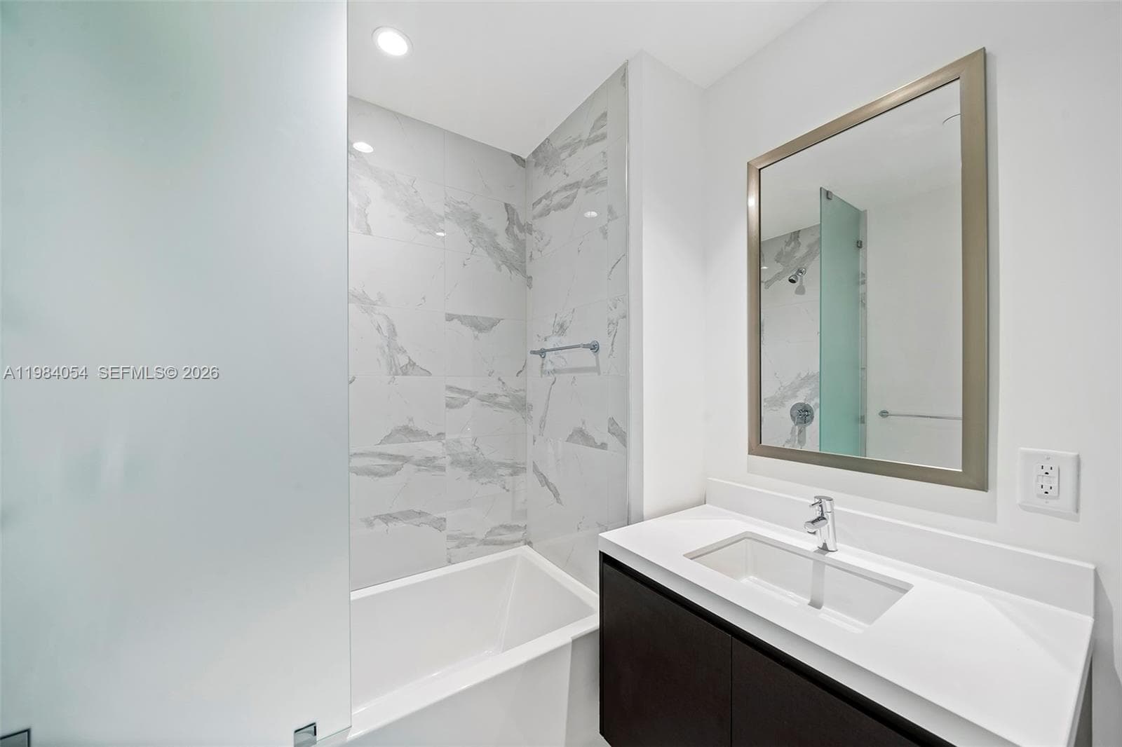 851 NE 1st Ave # 4010, Miami FL 33132 — 16