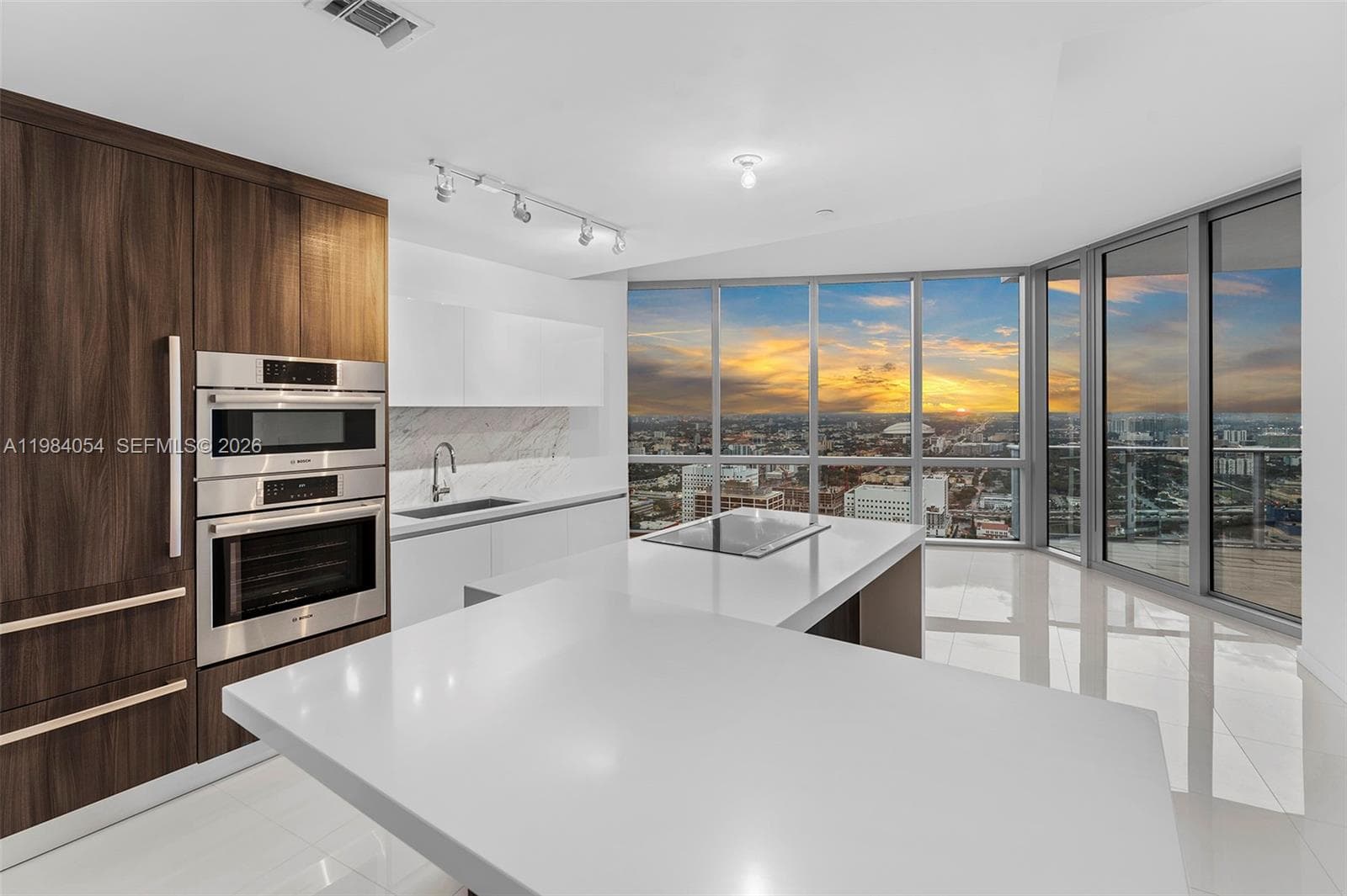 851 NE 1st Ave # 4010, Miami FL 33132 — 7