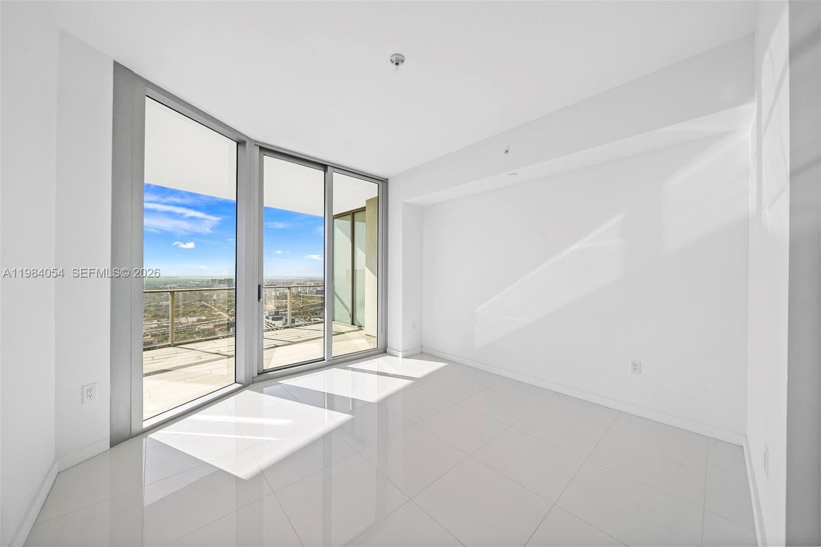 851 NE 1st Ave # 4010, Miami FL 33132 — 10
