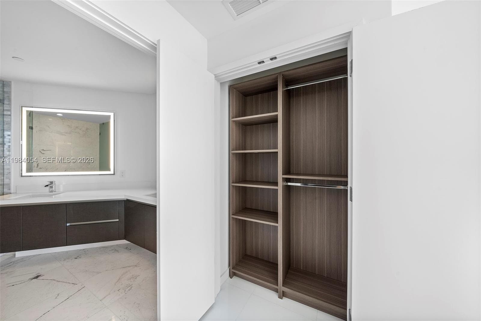 851 NE 1st Ave # 4010, Miami FL 33132 — 11