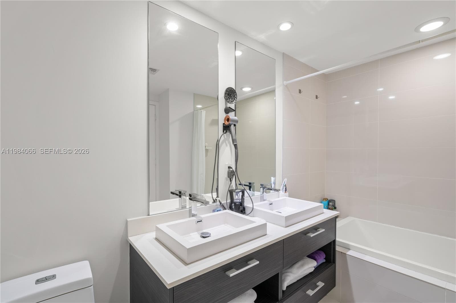 45 SW 9th St # 1405, Miami FL 33130 — 22