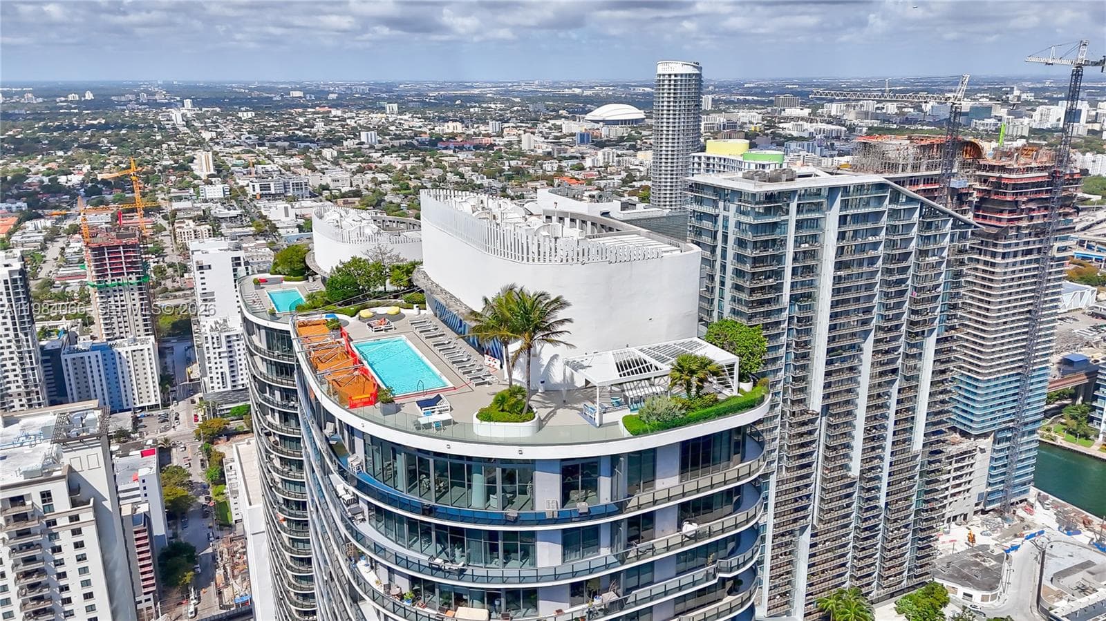 45 SW 9th St # 1405, Miami FL 33130 — 32