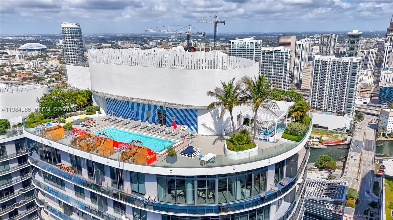 45 SW 9th St # 1405, Miami FL 33130 — 33