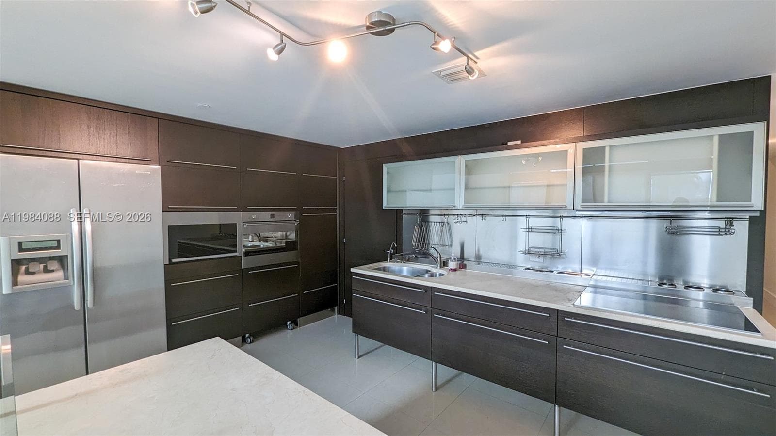 6000 Collins Ave # 111, Miami Beach FL 33140 — 2