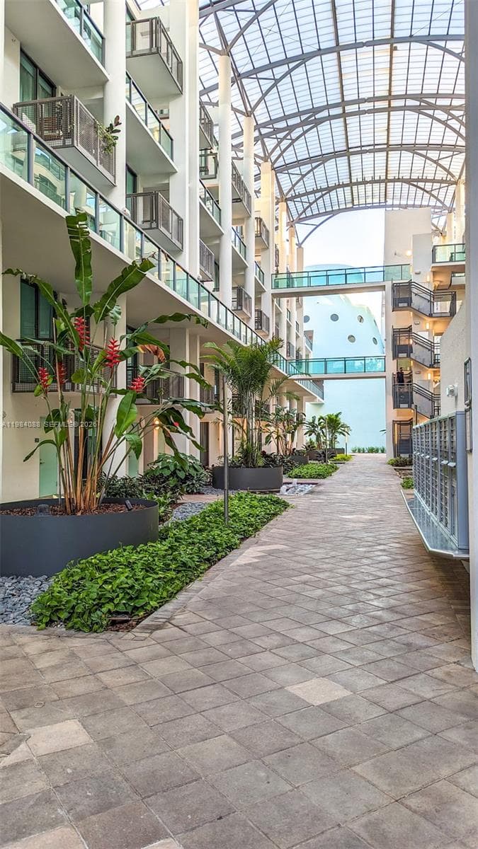 6000 Collins Ave # 111, Miami Beach FL 33140 — 28
