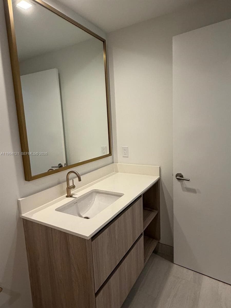 77 SE 5TH ST # 1611, Miami FL 33131 — 17