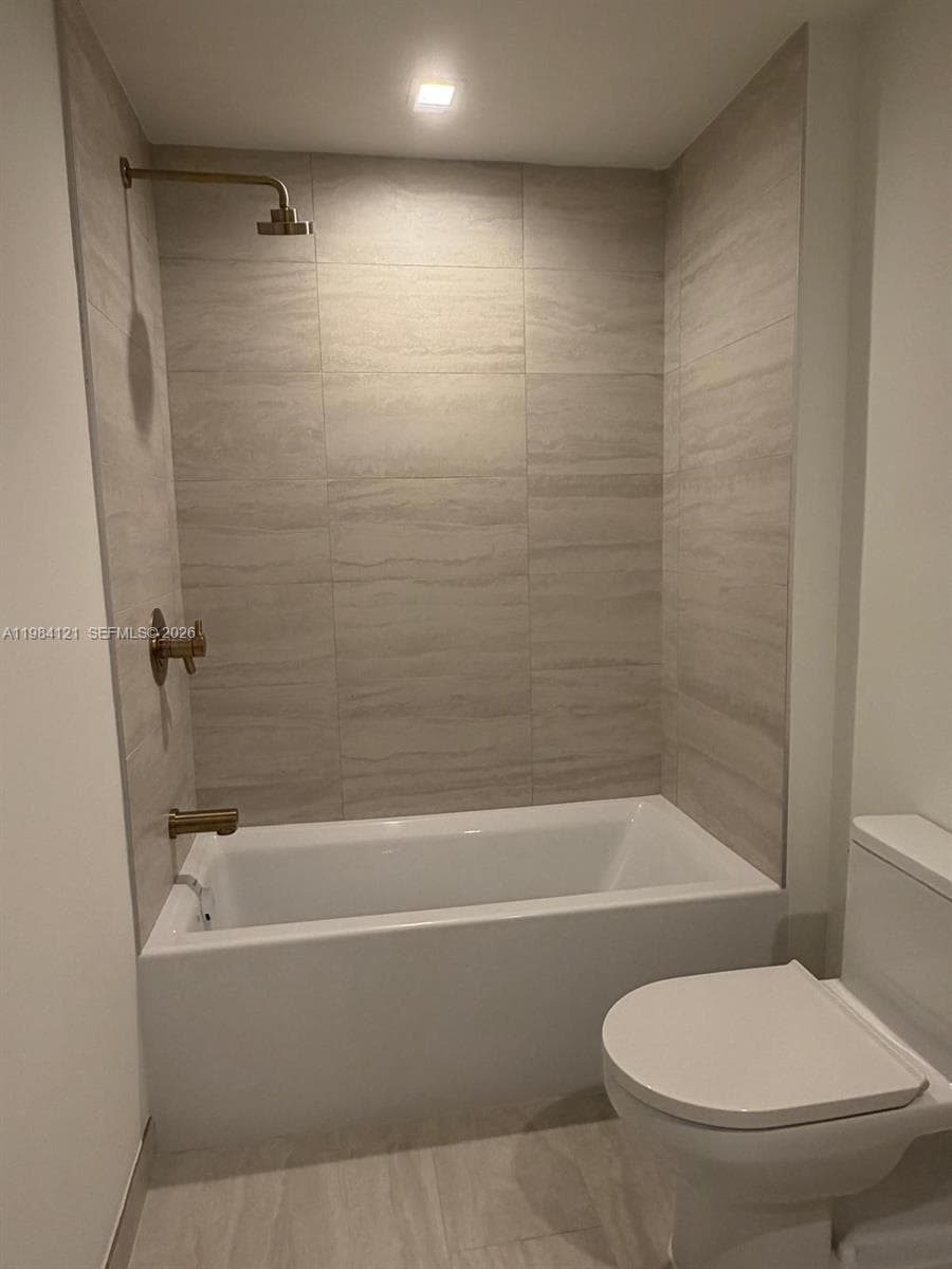 77 SE 5TH ST # 1611, Miami FL 33131 — 16